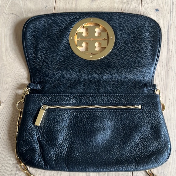 Tory Burch black pebble leather crossbody bag - Picture 4 of 12